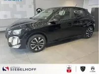 Neu Peugeot e-208 114 kW (156 PS) 2026 Schwarz (perla nera schwarz) Kleinwagen