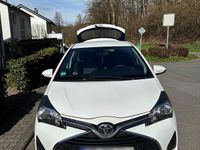Gebraucht Toyota Yaris 69 PS (50 kW) 2016 Weiß Kleinwagen
