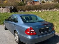 Gebraucht Mercedes E240 177 PS (130 kW) 2024 Blau Limousine