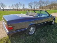 Gebraucht Mercedes E200 136 PS (100 kW) 1996 Blau Cabrio