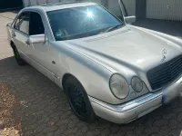 Gebraucht Mercedes E320 224 PS (164 kW) 1999 Silber Limousine