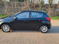 Gebraucht Hyundai i20 Edition 86 PS (63 kW) 2013 Schwarz Kleinwagen