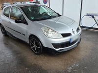 Gebraucht Renault Clio II 75 PS (55 kW) 2009 Silber Kleinwagen