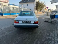 Gebraucht Mercedes E230 132 PS (97 kW) 1987 Weiß Limousine