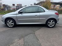 Gebraucht Peugeot 206 CC 109 PS (80 kW) 2007 Silber Cabrio