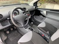 Gebraucht Peugeot 107 68 PS (50 kW) 2011 Schwarz Kleinwagen