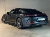 Gebraucht Porsche Panamera 470 PS (345 kW) 2024 Vulkangraumetallic Kleinwagen