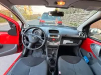Gebraucht Toyota Aygo 68 PS (50 kW) 2007 Rot Kleinwagen