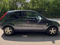 Gebraucht Ford Fiesta 75 PS (55 kW) 2006 Grau Kleinwagen