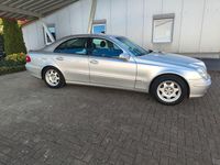 Gebraucht Mercedes E220 Classic 150 PS (110 kW) 2004 Silber Limousine