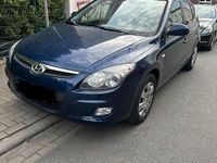 Gebraucht Hyundai i30 109 PS (80 kW) 2010 Blau Kombi