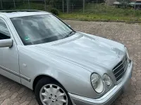 Gebraucht Mercedes E280 204 PS (150 kW) 1999 Silber Limousine