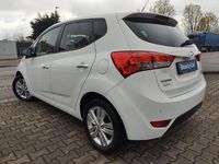 Gebraucht Hyundai ix20 116 PS (85 kW) 2015 Weiß Kleinwagen