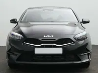 Gebraucht Kia Ceed 140 PS (102 kW) 2025 Zilinaschwarz metall Kleinwagen