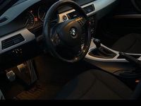 Gebraucht BMW 320 170 PS (125 kW) 2009 Blau Limousine