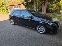 Gebraucht Mercedes A180 122 PS (89 kW) 2016 Schwarz Limousine