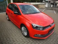 Gebraucht VW Polo Trendline 60 PS (44 kW) 2016 Flashrot Limousine