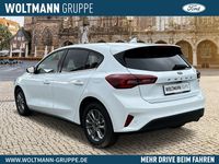Gebraucht Ford Focus Titanium 125 PS (91 kW) 2022 Frostweiß Limousine