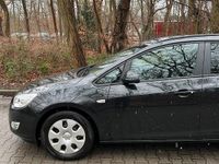 Gebraucht Opel Astra 125 PS (91 kW) 2012 Schwarz Kombi