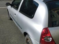 Gebraucht Renault Clio II 94 PS (69 kW) 2005 Silber Kleinwagen