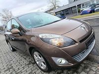 Gebraucht Renault Scénic III Dynamique 131 PS (96 kW) 2010 Mokkabraun Van / Kleinbus