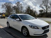 Gebraucht Volvo V40 Kinetic 150 PS (110 kW) 2012 Weiß Kleinwagen