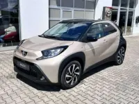 Neu Toyota Aygo X 72 PS (52 kW) 2026 Ginger beige / night sky bla SUV