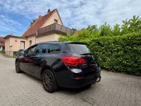Gebraucht Opel Astra Edition 101 PS (74 kW) 2011 Schwarz Kombi
