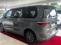 Gebraucht VW Multivan 150 PS (110 kW) 2023 Pure grey Van / Kleinbus