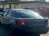 Gebraucht Ford Mondeo 110 PS (80 kW) 2001 Blau Limousine