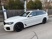 Gebraucht BMW 530e Performance 292 PS (214 kW) 2023 Weiß Kombi