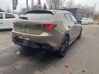 Neu Mazda 3 Homura-Line 140 PS (102 kW) 2026 Zircon sand Limousine