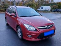 Gebraucht Hyundai i30 90 PS (66 kW) 2012 Rot Kombi