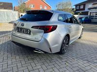 Neu Toyota Corolla 179 PS (131 kW) 2025 Precious silver Kombi