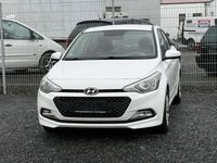 Gebraucht Hyundai i20 Classic 75 PS (55 kW) 2016 Weiß Kleinwagen