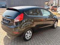 Gebraucht Ford Fiesta 101 PS (74 kW) 2014 Schwarz Kleinwagen