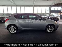 Gebraucht Opel Astra 101 PS (74 kW) 2012 Silbersee/silver lake Kleinwagen