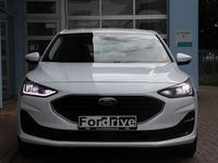 Używany Ford Focus Cool & Connect 101 KM (74 kW) 2022 Biały Sedan/Limuzyna