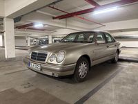 Gebraucht Mercedes E240 Elegance 170 PS (125 kW) 1999 Silber Limousine