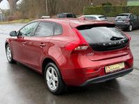 Gebraucht Volvo V40 You! 120 PS (88 kW) 2016 Rot Limousine