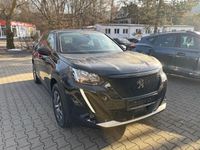 Gebraucht Peugeot e-2008 Active 100 kW (136 PS) 2021 Schwarz perla nera (metallic) SUV