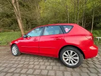 Używany Mazda 3 105 KM (77 kW) 2004 Czerwony Sedan/Limuzyna