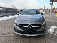 Gebraucht Mercedes A180 122 PS (89 kW) 2016 Grau Limousine