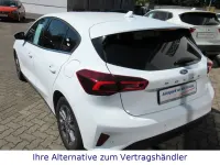 Gebraucht Ford Focus Titanium 125 PS (91 kW) 2023 Weiß Limousine