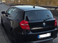 Gebraucht BMW 116 122 PS (89 kW) 2011 Schwarz Kleinwagen