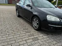 Gebraucht VW Jetta 140 PS (102 kW) 2010 Schwarz Limousine