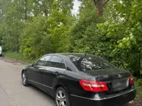 Używany Mercedes E220 170 KM (125 kW) 2011 Czarny Sedan/Limuzyna