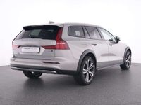 Gebraucht Volvo V60 CC Plus 197 PS (144 kW) 2023 Silver dawn / metallic Kombi