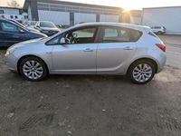 Gebraucht Opel Astra Selection 116 PS (85 kW) 2010 Silber Limousine