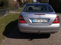 Gebraucht Mercedes E240 Elegance 177 PS (130 kW) 2001 Silber Limousine